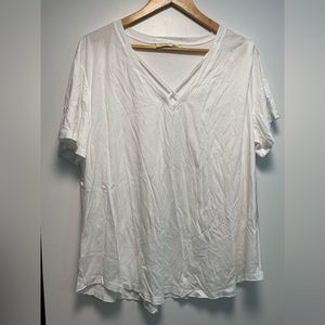 NWT 78&Sunny (wantable box) white v-neck 2X